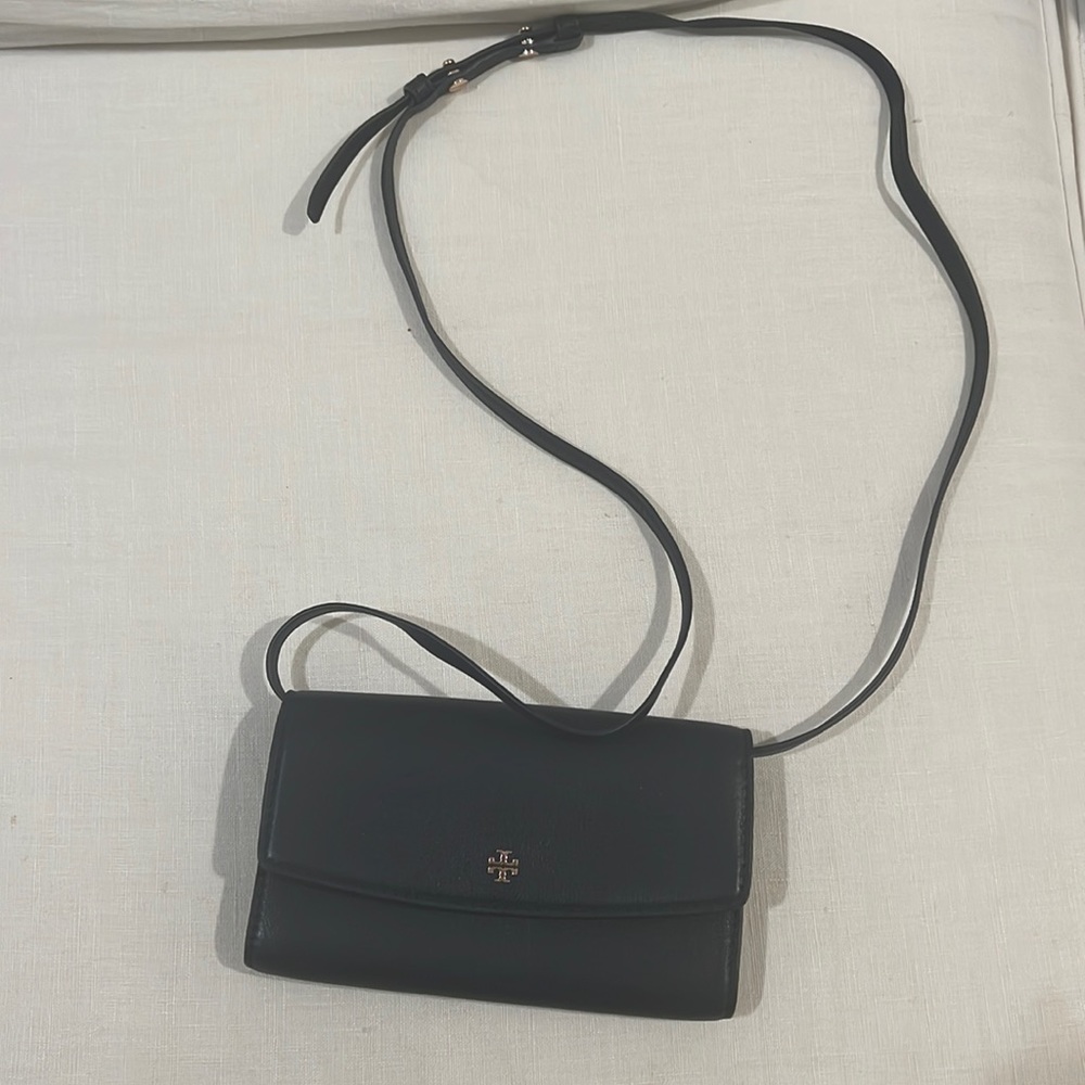 Tory Burch wallet crossbody purse with adjustable strap